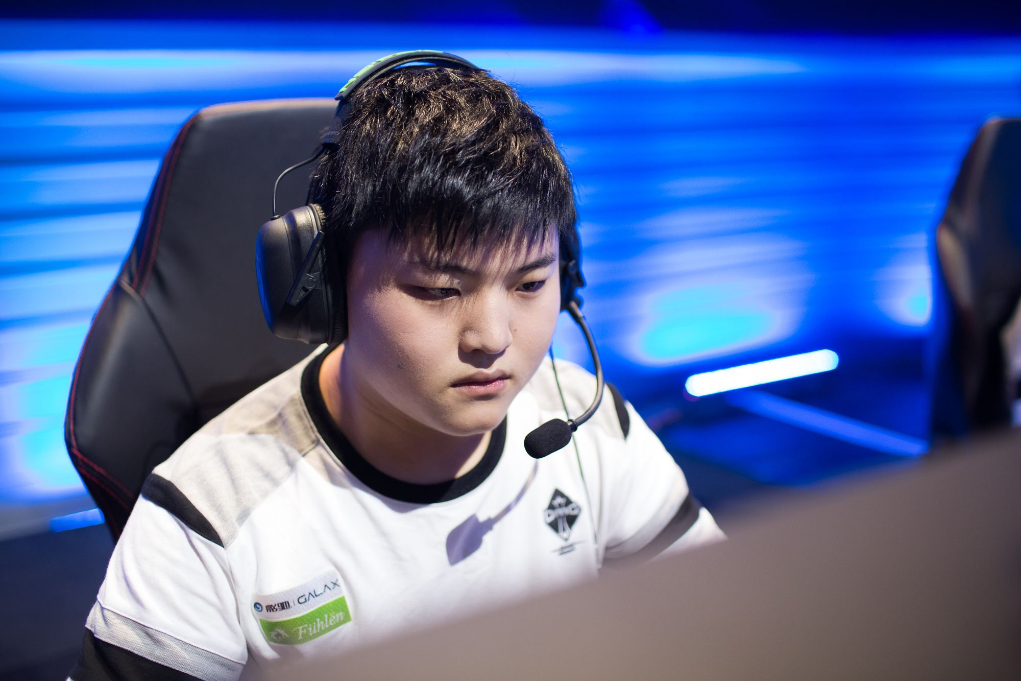 向外界强调 向外界强调